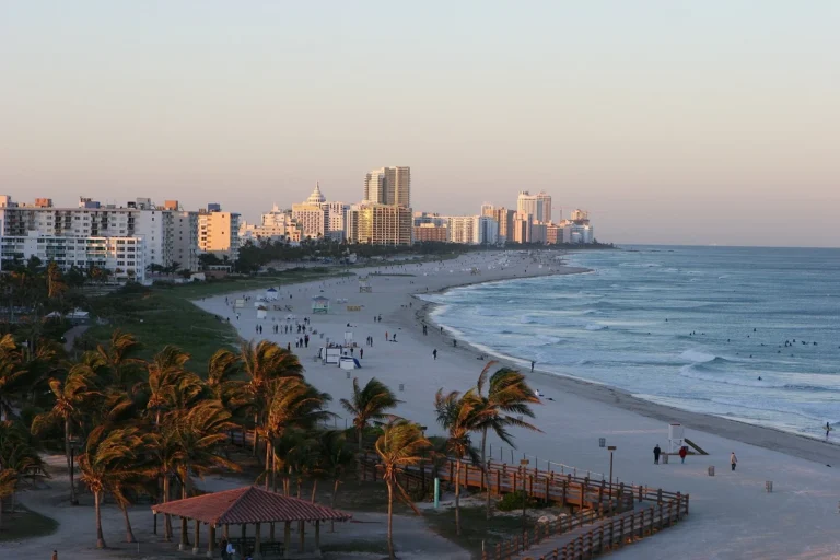 South Beach, Miami: Vida nocturna y cultura vibrante