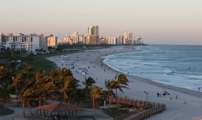 South Beach, Miami: Vida nocturna y cultura vibrante
