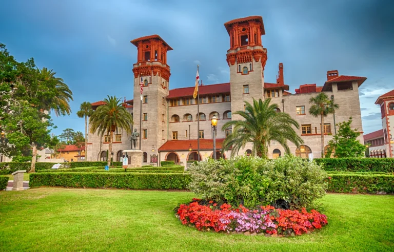 Vivir en St. Augustine, Florida:  Guía Definitiva de la Ciudad Más Antigua de EE.UU.